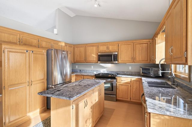 14825 39th Avenue N, Plymouth, MN 55446