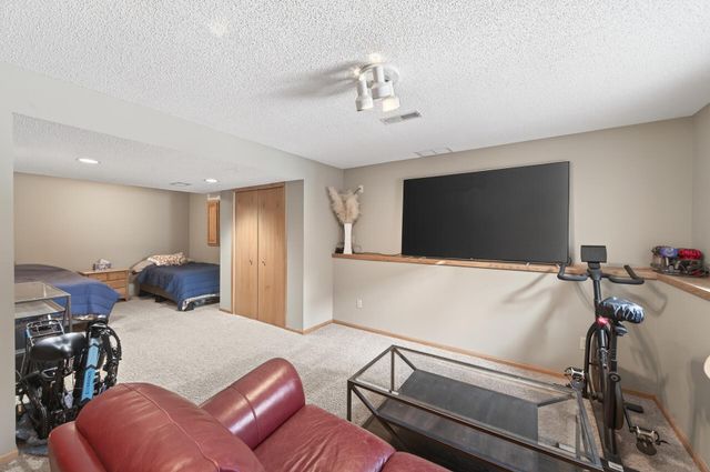 14825 39th Avenue N, Plymouth, MN 55446