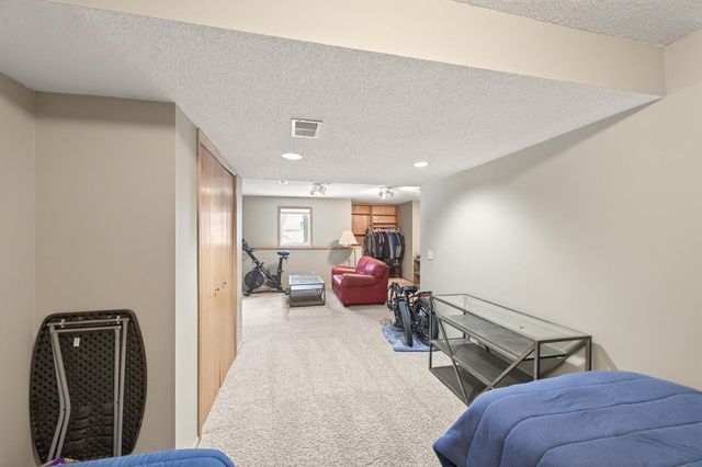 14825 39th Avenue N, Plymouth, MN 55446