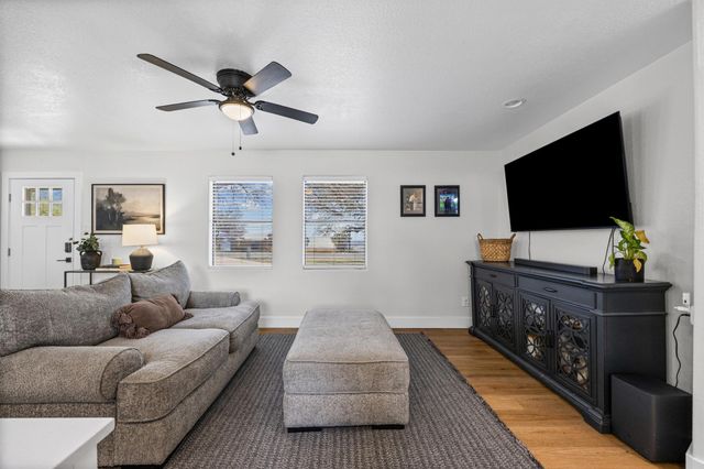 20811 Trapper LN, Lago Vista, TX 78645