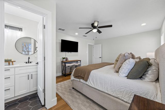 20811 Trapper LN, Lago Vista, TX 78645