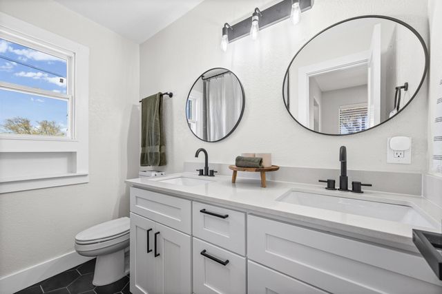 20811 Trapper LN, Lago Vista, TX 78645