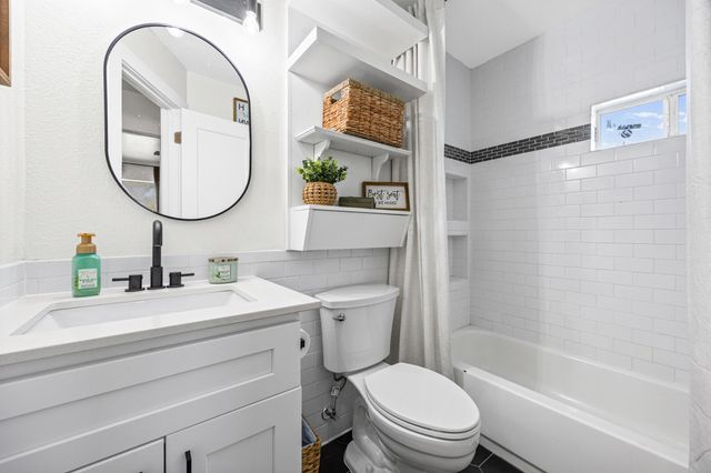 20811 Trapper LN, Lago Vista, TX 78645