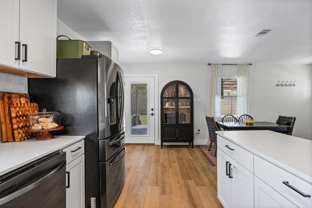 20811 Trapper LN, Lago Vista, TX 78645