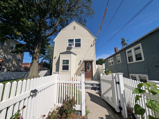 35 Francis St, Everett, MA 02149