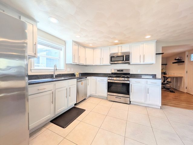 35 Francis St, Everett, MA 02149