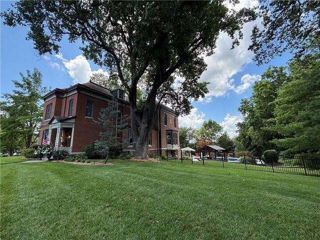 2204 Ashland Avenue, St Joseph, MO 64506