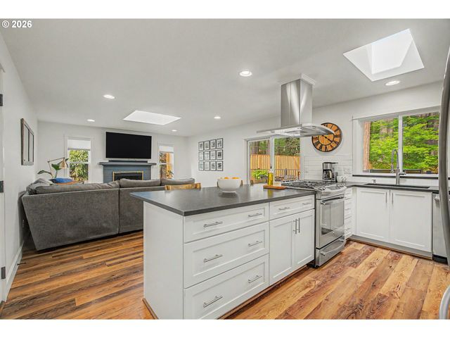 2907 CARRIAGE Way, West Linn, OR 97068