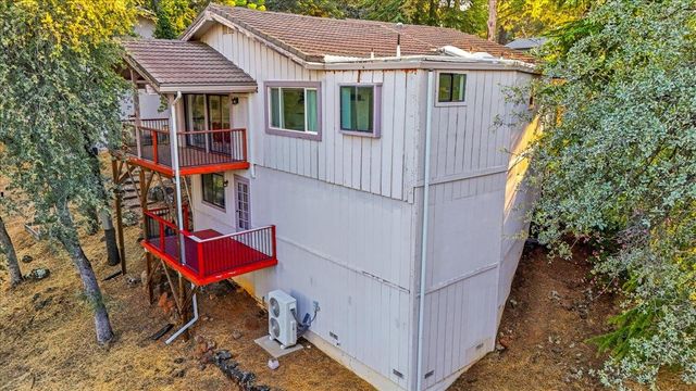 12524 Jayhawk Ct, Penn Valley, CA 95946