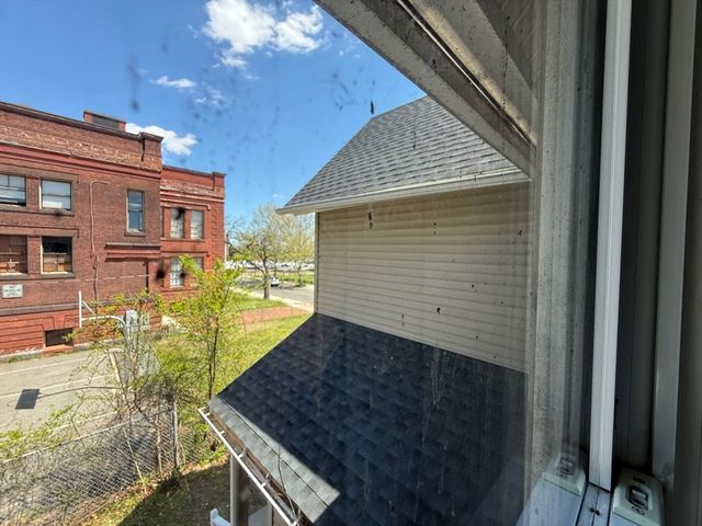 108 Alden St, Springfield, MA 01109