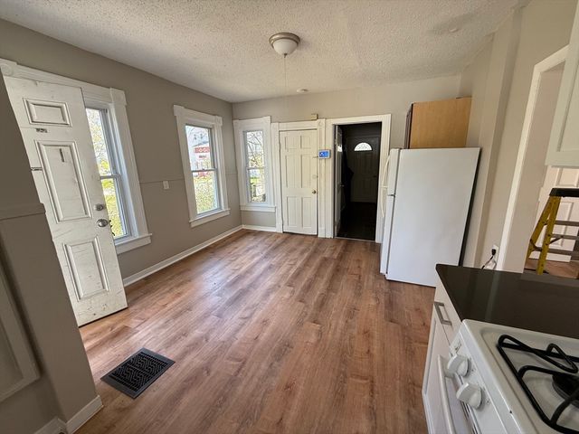 108 Alden St, Springfield, MA 01109