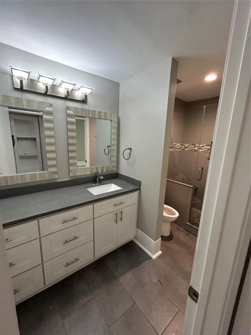 5550 N Braeswood Boulevard 24, Houston, TX 77096