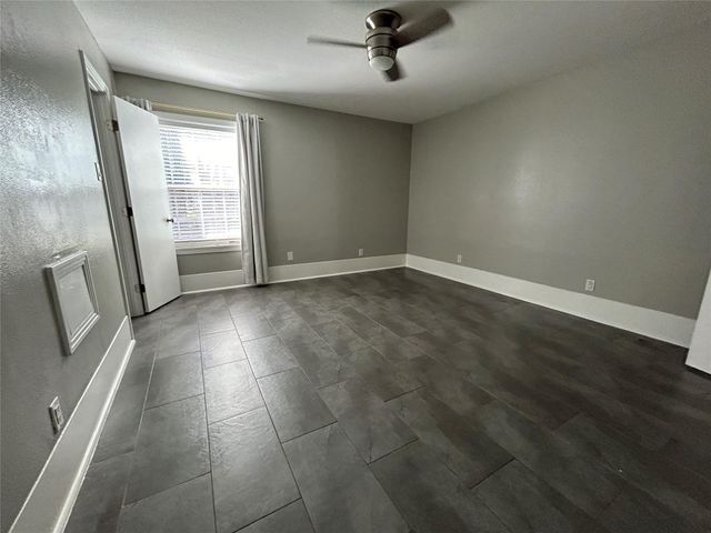 5550 N Braeswood Boulevard 24, Houston, TX 77096