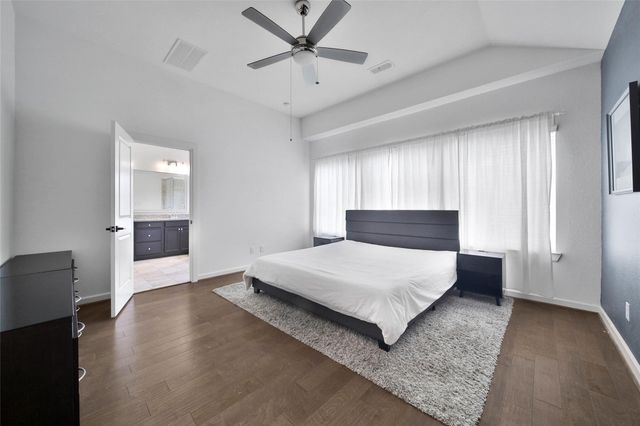 8710 Strongoak Lane, Houston, TX 77055