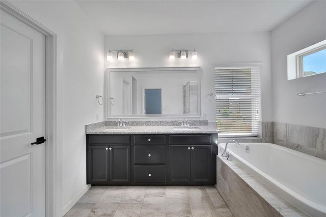 8710 Strongoak Lane, Houston, TX 77055