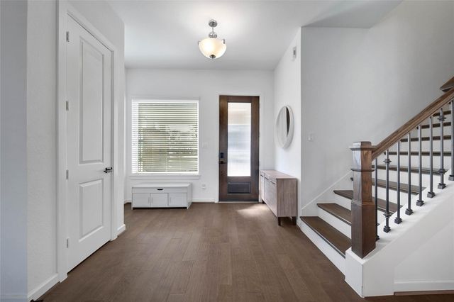 8710 Strongoak Lane, Houston, TX 77055