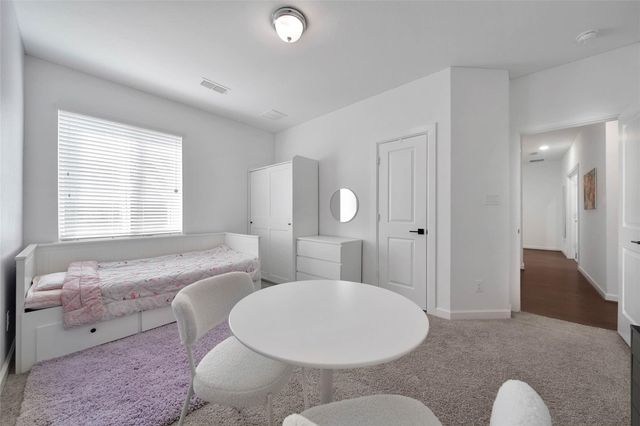 8710 Strongoak Lane, Houston, TX 77055