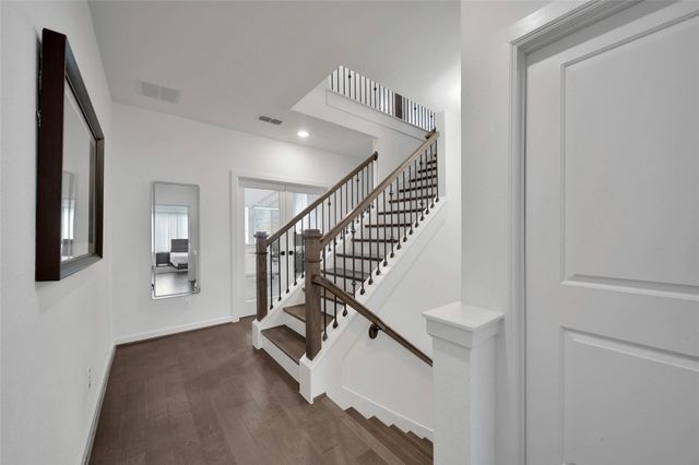 8710 Strongoak Lane, Houston, TX 77055