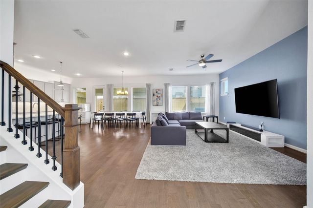 8710 Strongoak Lane, Houston, TX 77055