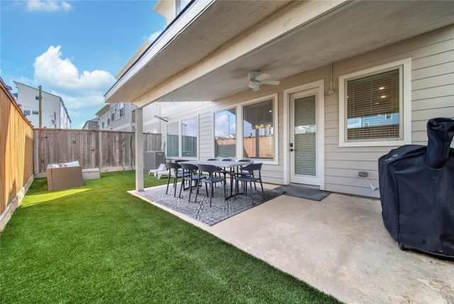 8710 Strongoak Lane, Houston, TX 77055