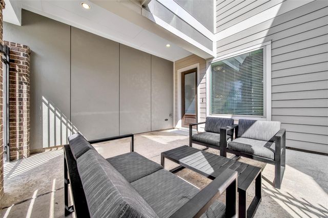 8710 Strongoak Lane, Houston, TX 77055