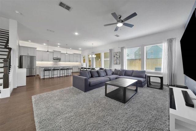 8710 Strongoak Lane, Houston, TX 77055