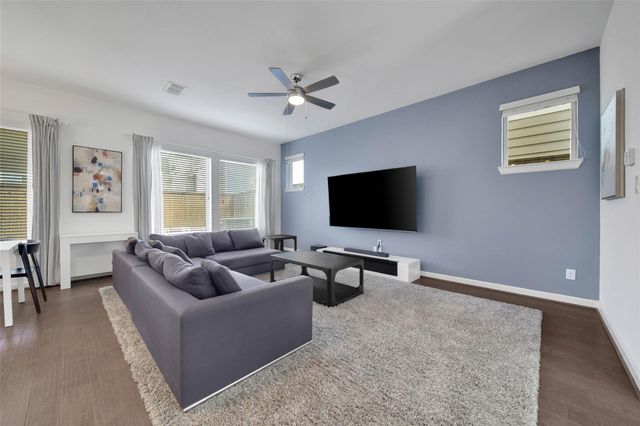 8710 Strongoak Lane, Houston, TX 77055