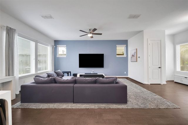 8710 Strongoak Lane, Houston, TX 77055