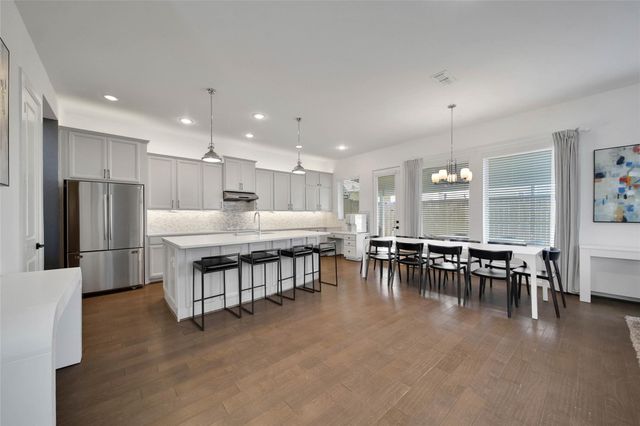 8710 Strongoak Lane, Houston, TX 77055