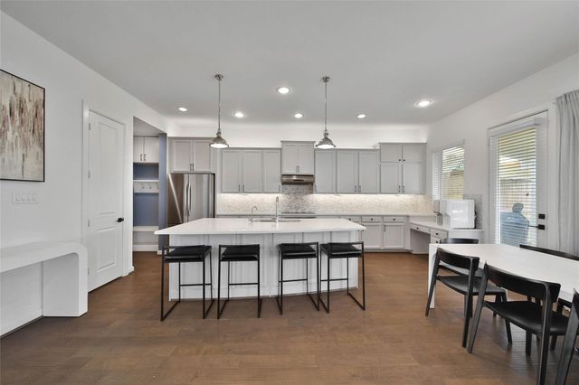 8710 Strongoak Lane, Houston, TX 77055