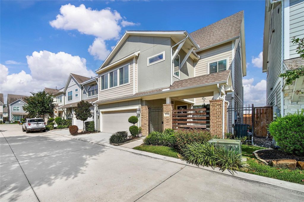 8710 Strongoak Lane, Houston, TX 77055