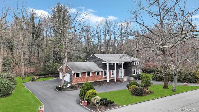 10 Hunting Hill Road, Woodbury, NY 11797