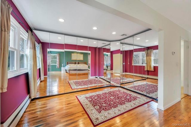 10 Hunting Hill Road, Woodbury, NY 11797