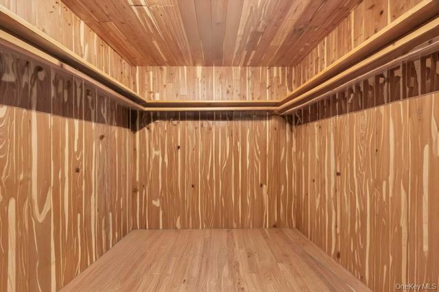 10 Hunting Hill Road, Woodbury, NY 11797