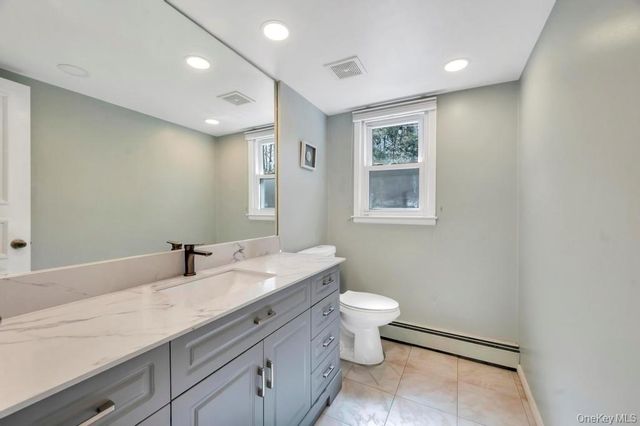 10 Hunting Hill Road, Woodbury, NY 11797