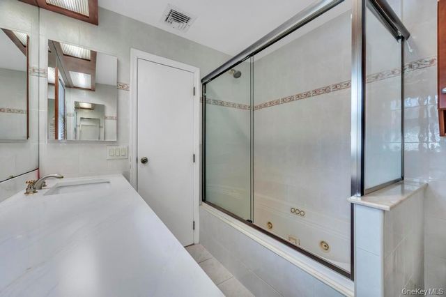 10 Hunting Hill Road, Woodbury, NY 11797