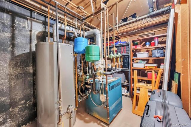 10 Hunting Hill Road, Woodbury, NY 11797