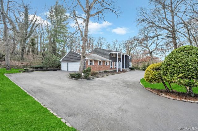 10 Hunting Hill Road, Woodbury, NY 11797