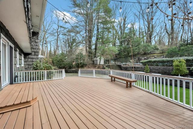 10 Hunting Hill Road, Woodbury, NY 11797