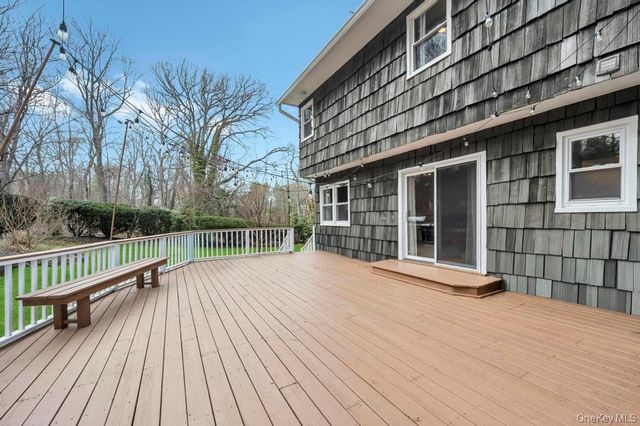 10 Hunting Hill Road, Woodbury, NY 11797