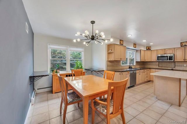 10 Hunting Hill Road, Woodbury, NY 11797