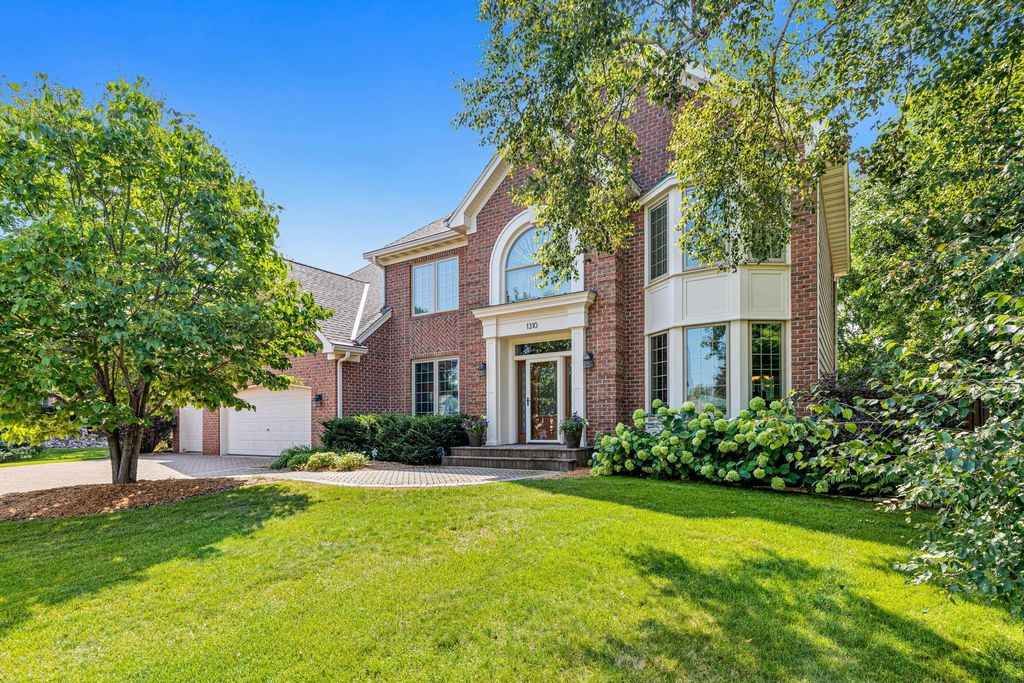 1310 Woodcrest Avenue, Shoreview, MN 55126