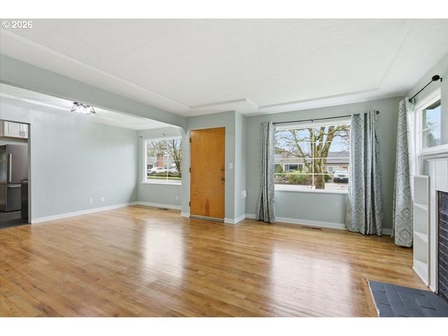 1084 24TH St, Salem, OR 97301