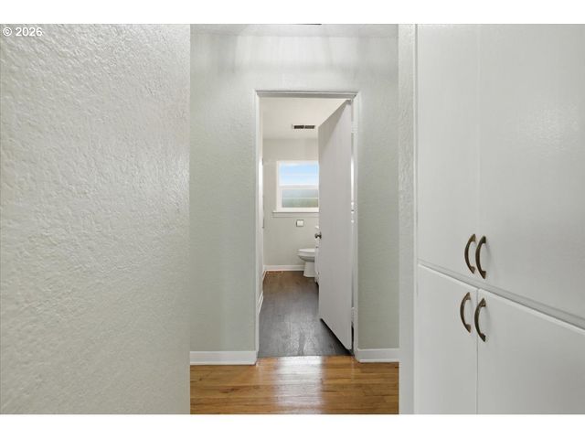 1084 24TH St, Salem, OR 97301