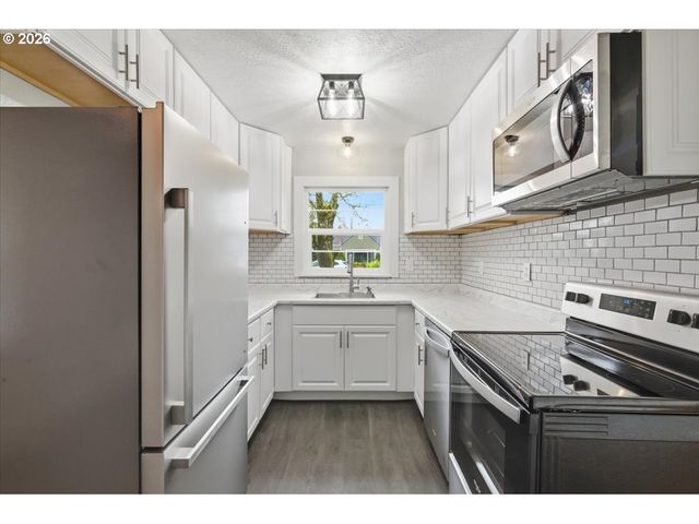 1084 24TH St, Salem, OR 97301