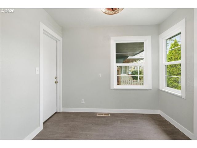 1084 24TH St, Salem, OR 97301