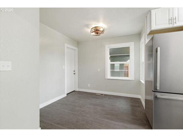 1084 24TH St, Salem, OR 97301