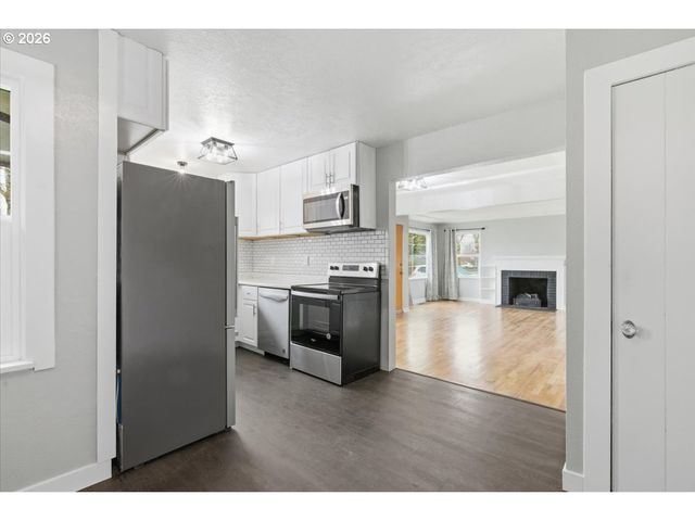 1084 24TH St, Salem, OR 97301