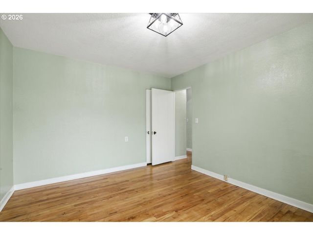 1084 24TH St, Salem, OR 97301