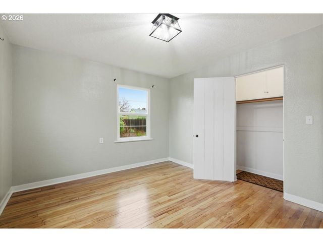 1084 24TH St, Salem, OR 97301